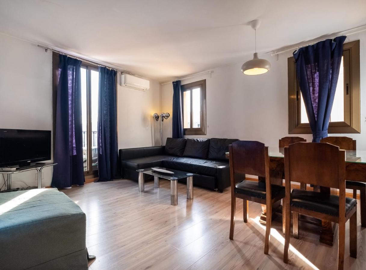 Apartamentos El Pintor Барселона Екстериор снимка